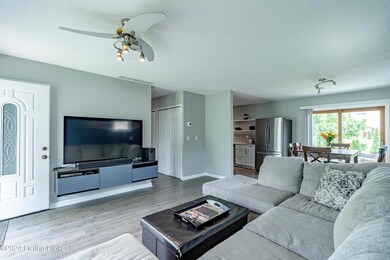 8219 Roseborough Rd, Louisville, KY 40228 - photo 5