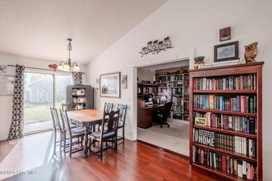 19-web-or-mls-5617 West Chop Way-119