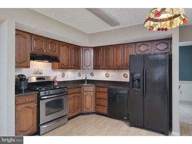 105 Bordeaux Dr, Swedesboro, NJ 08085 - photo 2