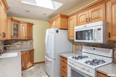 629 Westerfield Rd, Davenport, IA 52806 - photo 6