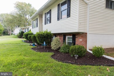 7613 Devries Dr, Lorton, VA 22079 - photo 4