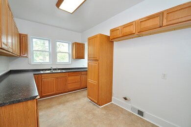 525 W Clayton St unit 1, Waukegan, IL 60085 - photo 4