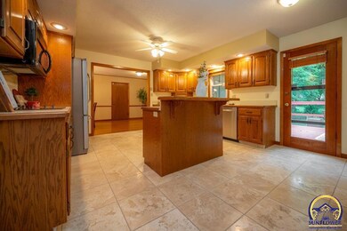 3336 SW Birchwood Cir, Topeka, KS 66614 - photo 6