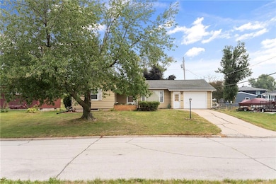 101 Patricia Ln NW, Cedar Rapids, IA 52405 - photo 2