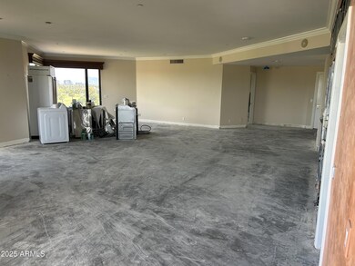602-expansive living room