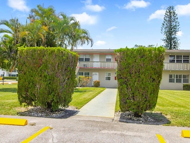 302 Norwich M, West Palm Beach, FL 33417 - photo 4