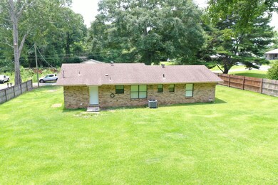 92 Shamrock Dr, Laurel, MS 39443 - photo 4