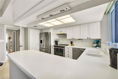 Kitchen with visible vents, a sink, a peninsula, u