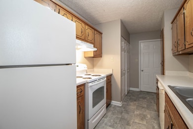 131 Lillian Dr, Oak Grove, KY 42262 - photo 7