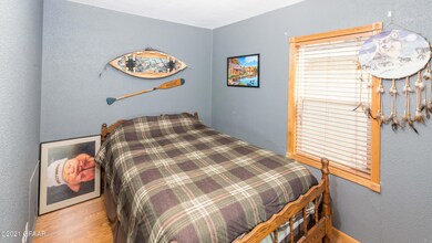 Toni 1820 6th Ave N-8589