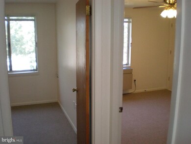250 Tanglewood Ln unit B2, King of Prussia, PA 19406 - photo 5