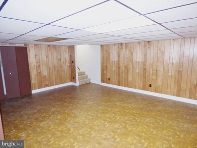 9303 Jarrett Ct, Montgomery Village, MD 20886 - photo 5