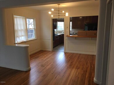 Dining/breakfast bar