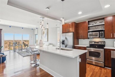Renovated kitchen w new quartz counter tops