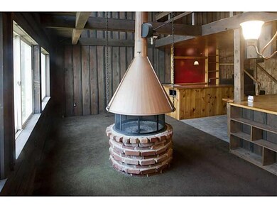 Living Room. Open fire pit is ideal...