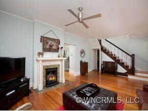 Living room w/ gas FP