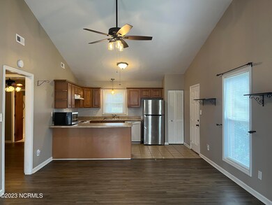 127 Windsor Ct, Jacksonville, NC 28546 - photo 3