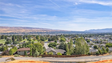 1861 Broadway Place, Wenatchee, WA 98801 - photo 3