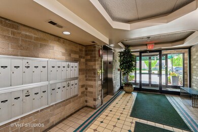 18600 Village West Dr unit 401, Hazel Crest, IL 60429 - photo 3