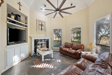 709 Timberview Ct N, Fort Worth, TX 76112 - photo 6