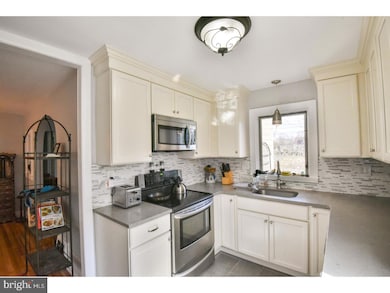 317 S Trooper Rd, Norristown, PA 19403 - photo 5