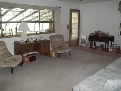 LARGE LIVING ROOM