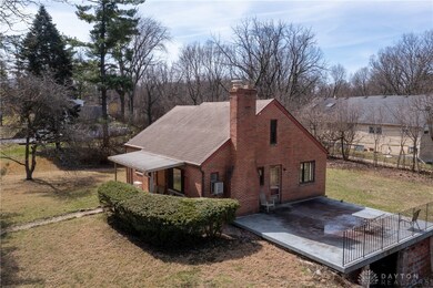 Side view / patio