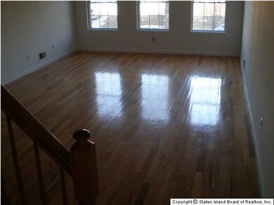 218 Essex Dr, Staten Island, NY 10314 - photo 3