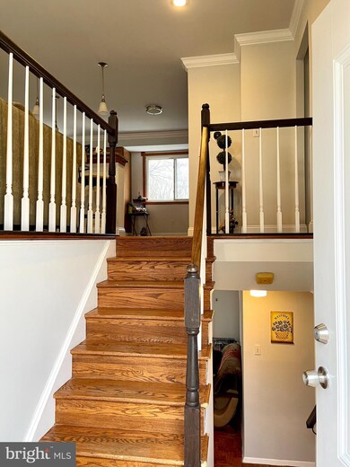18905 Abbotsford Cir, Germantown, MD 20876 - photo 2
