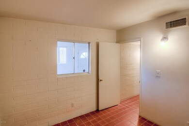 15 Bedroom photo c