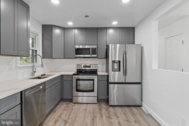 415 Grove Ridge Ct, Linthicum Heights, MD 21090 - photo 5