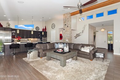 004_Living Room