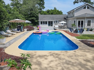 2107 N Benson Rd, Fairfield, CT 06824 - photo 5