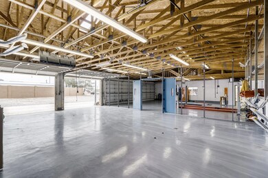 04 Garage Bays