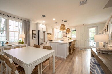 619SimontonSt7-kitchen/ living room