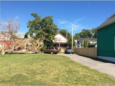Exterior Front. Property is set back.  Ample room 