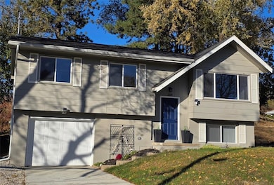 108 E Philip St, Des Moines, IA 50315 - photo 2