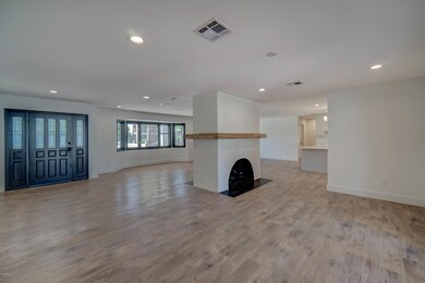 1222 W Lawrence Ln-4