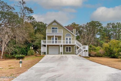 Large Driveway with plenty of parking