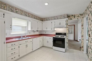 Kitchen has lots of counter space