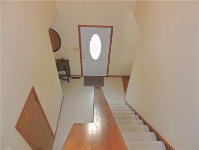 Entry/Foyer.