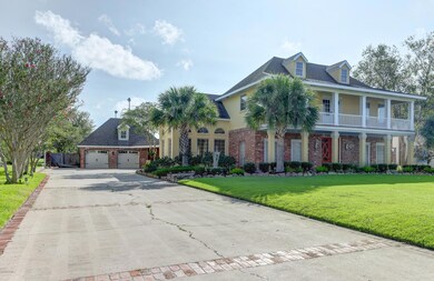 305 Inverness Lane