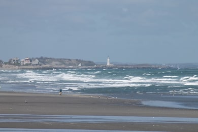 105 Warfield Ave, Hull, MA 02045 - photo 4