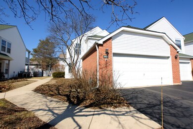 152 Welwyn Ct unit E, Lake Bluff, IL 60044 - photo 2