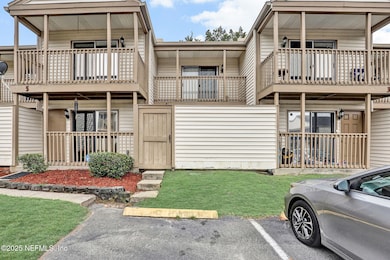 2300 Twelve Oaks Dr unit B4, Orange Park, FL 32065 - photo 2