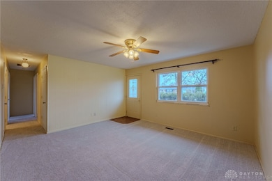 1043 Nutmeg Square S, Troy, OH 45373 - photo 5