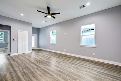 1014 Junell St unit B, Houston, TX 77088 - photo 4
