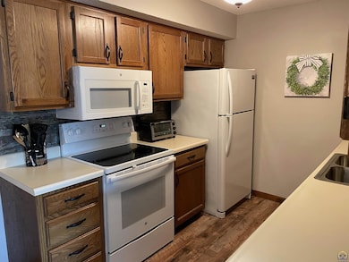 5641 SW Foxcroft Cir S unit 201, Topeka, KS 66614 - photo 5