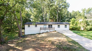 3652 Sweetbriar Cir, Lithia Springs, GA 30122 - photo 2