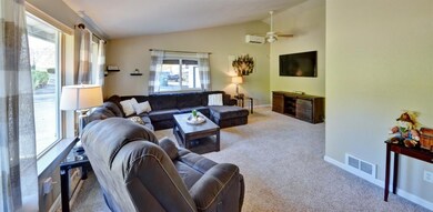 8725 John Day Dr, Gold Hill, OR 97525 - photo 7